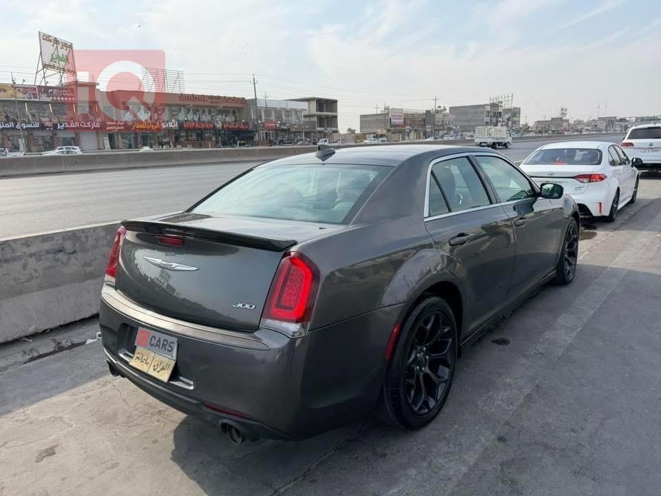 کرایسلەر 300